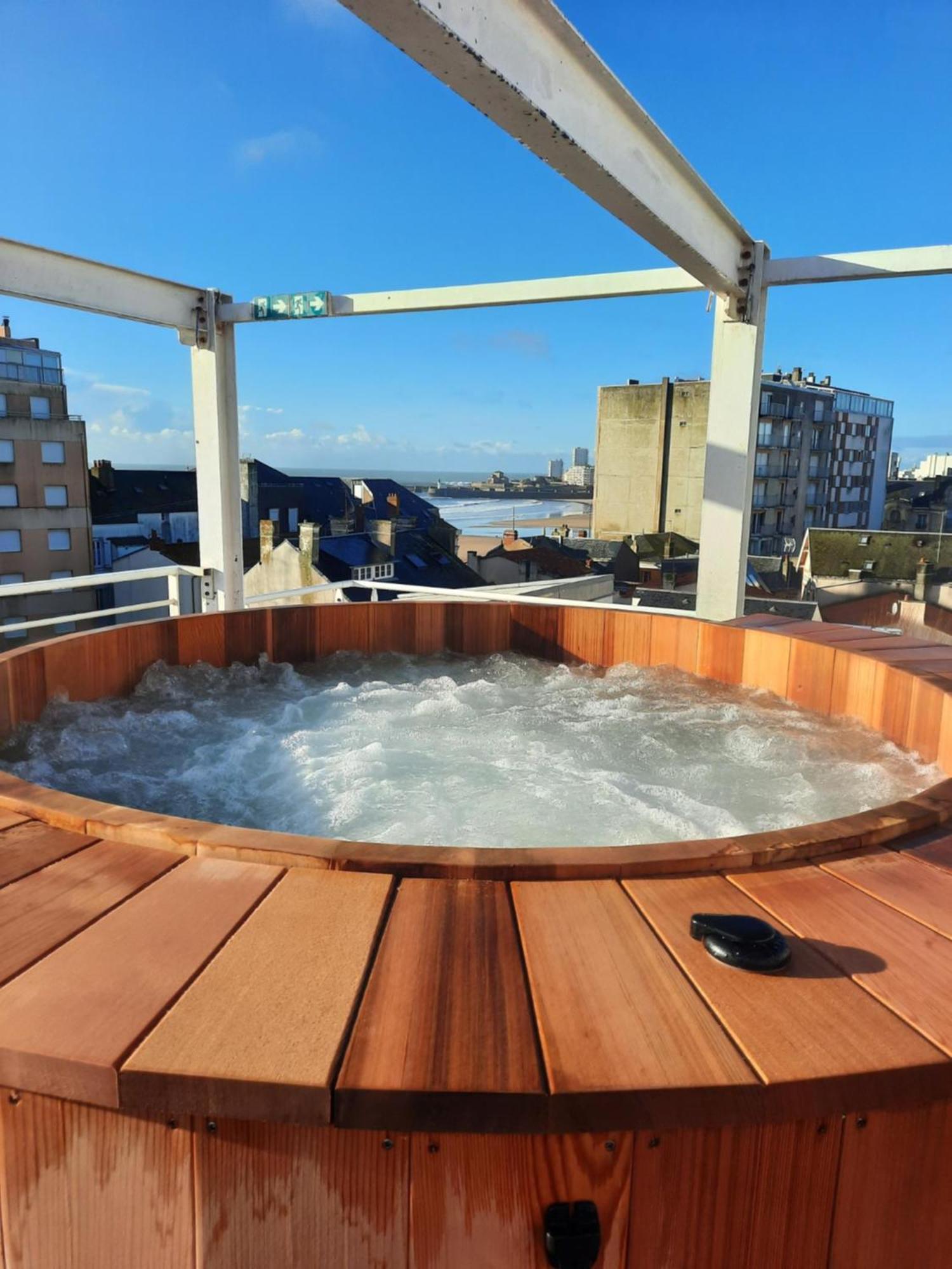 Logis - Hotel Arc En Ciel Et Spa Les Sables D'Olonne Exterior foto