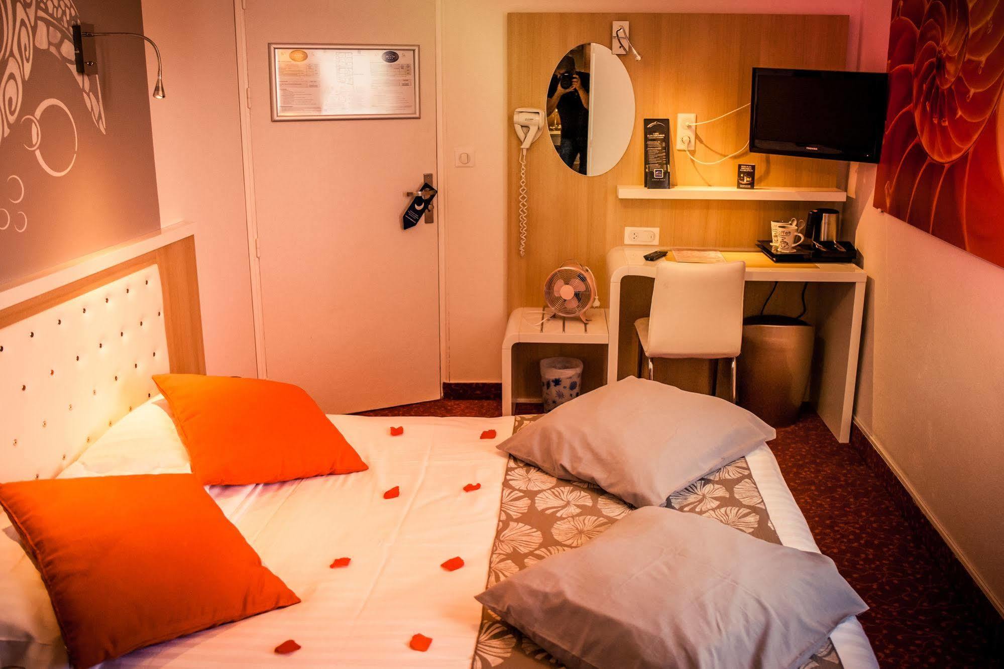 Logis - Hotel Arc En Ciel Et Spa Les Sables D'Olonne Exterior foto